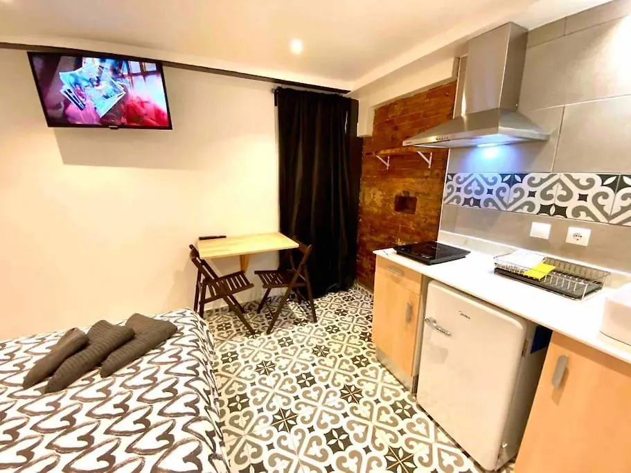 B4 Estudio Nuevo! Cocina Y Bano Privado! A 1 Calle Del Metro Barcelona