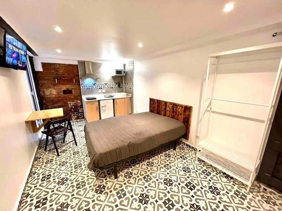 B4 Estudio Nuevo! Cocina Y Bano Privado! A 1 Calle Del Metro Barcelona Apartament