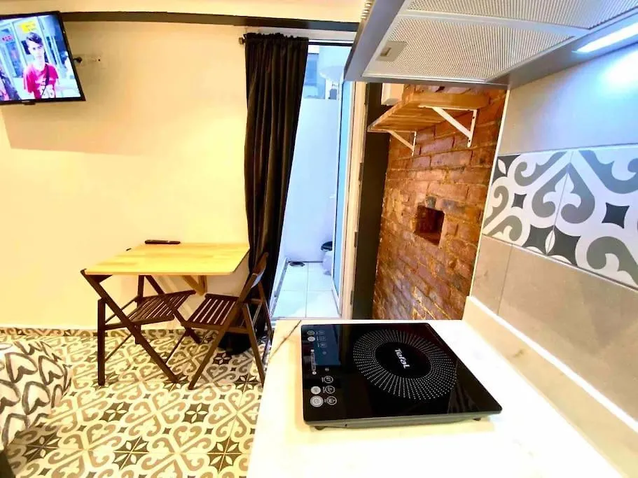 B4 Estudio Nuevo! Cocina Y Bano Privado! A 1 Calle Del Metro Barcelona 0*,  Hiszpania