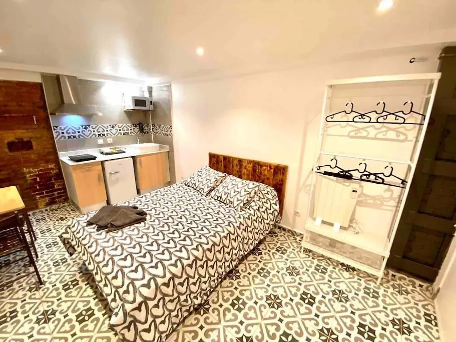 B4 Estudio Nuevo! Cocina Y Bano Privado! A 1 Calle Del Metro Barcelona Apartament
