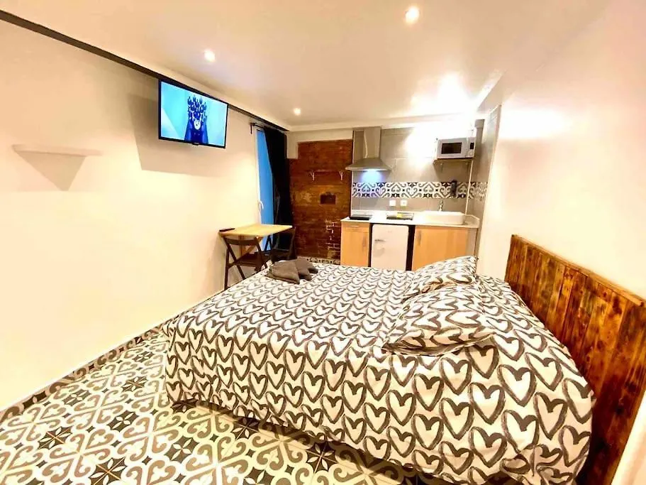 Apartament B4 Estudio Nuevo! Cocina Y Bano Privado! A 1 Calle Del Metro Barcelona Hiszpania