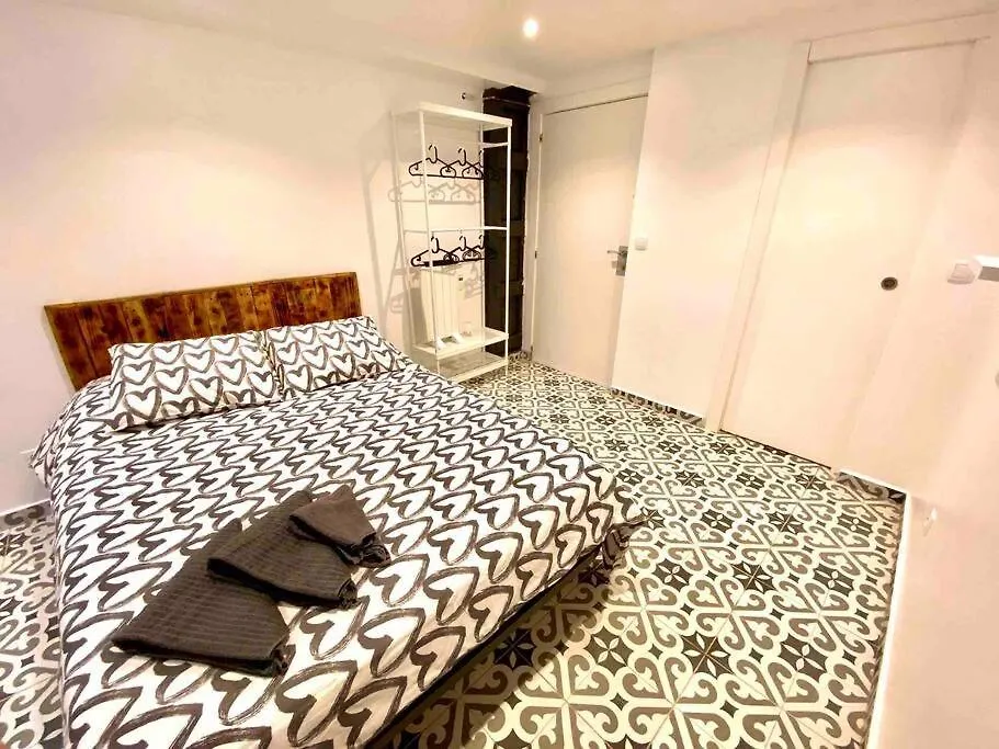 B4 Estudio Nuevo! Cocina Y Bano Privado! A 1 Calle Del Metro Barcelona 0*,  Hiszpania