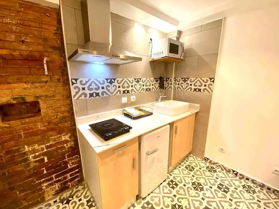 B4 Estudio Nuevo! Cocina Y Bano Privado! A 1 Calle Del Metro Barcelona Apartament