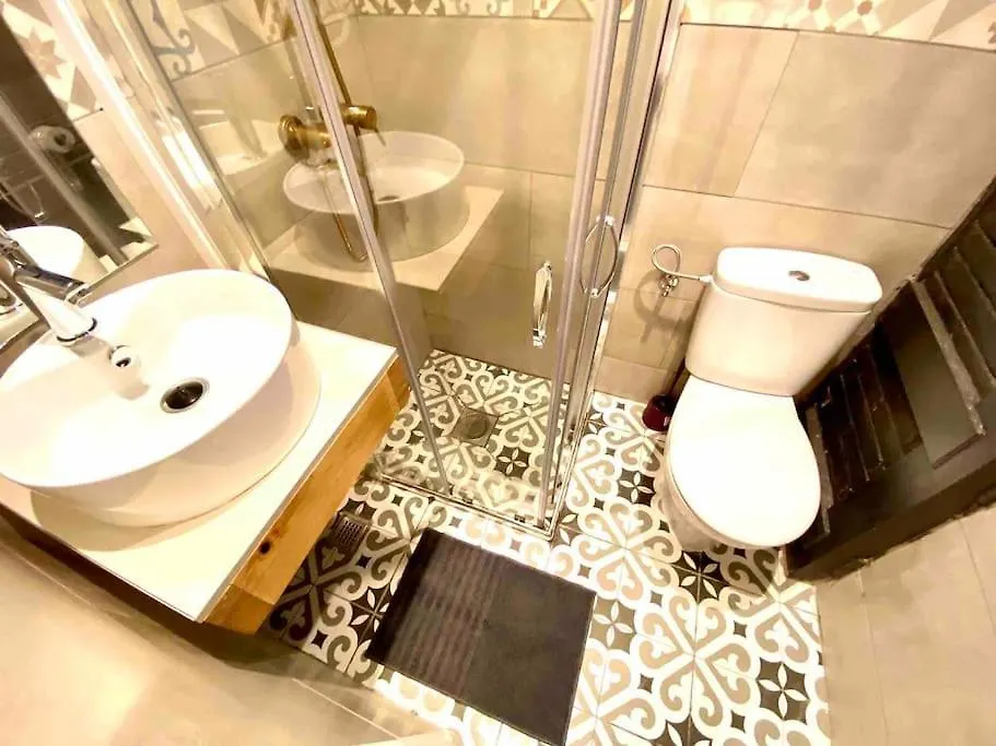 Apartament B4 Estudio Nuevo! Cocina Y Bano Privado! A 1 Calle Del Metro Barcelona Hiszpania
