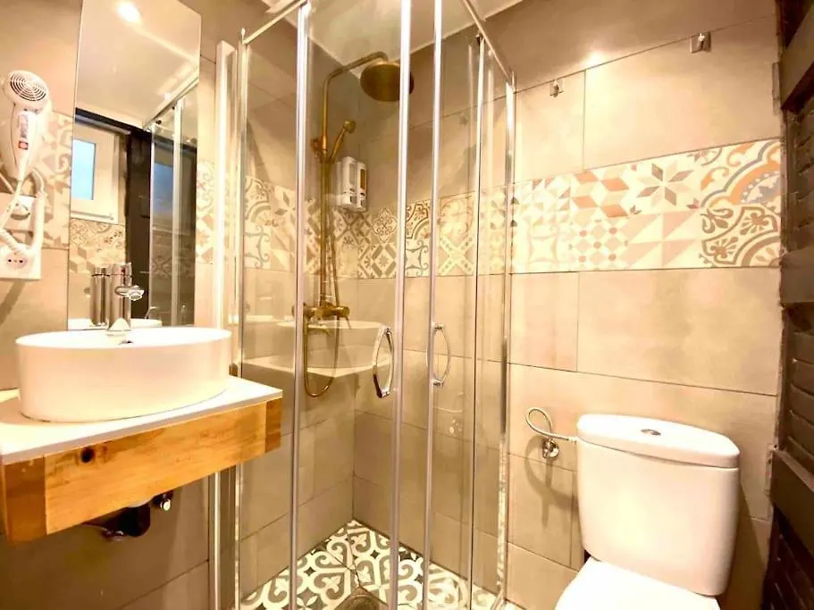 B4 Estudio Nuevo! Cocina Y Bano Privado! A 1 Calle Del Metro Barcelona Spanien